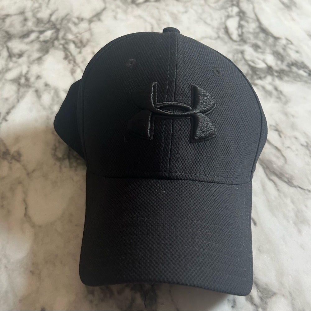 M/L flexfit Under Armour flexfit hat. Never worn. Open to offers